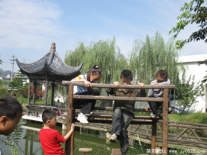 28274_1254660800Ir4D.jpg