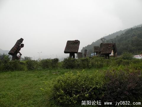到雅安了，在雅安北下高速.jpg