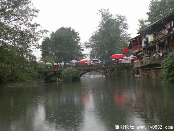 古镇小桥.jpg