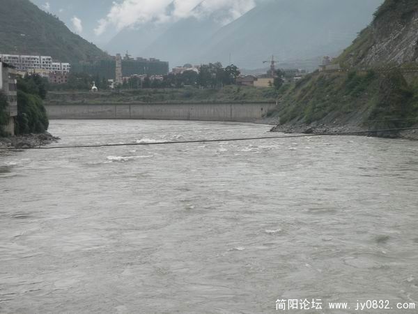 咆哮的大渡河.jpg