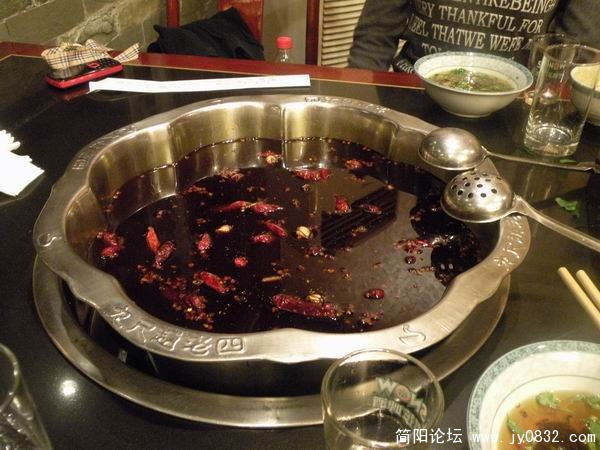 晚上康定的火锅，菜品比较贵.jpg