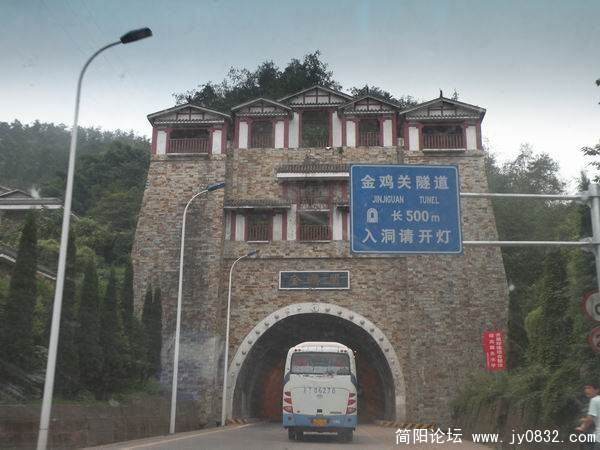 这个小时的路程，来到了雅安，.jpg