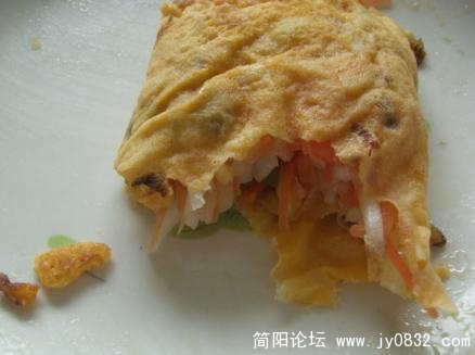 使劲咬了一口.jpg