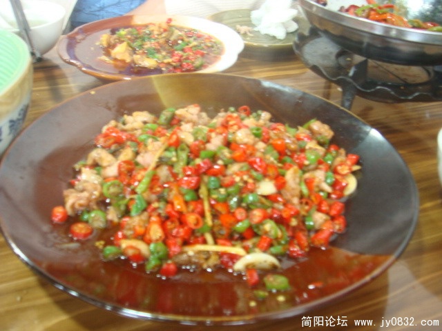 特色菜米椒爆兔