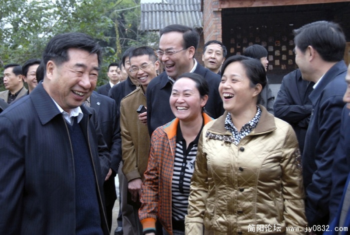 《回总理在身边》简阳 徐有为  13700943788.JPG