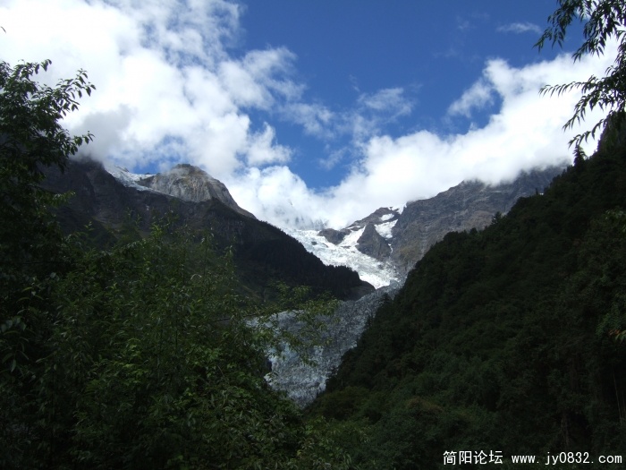 仰望冰川.JPG