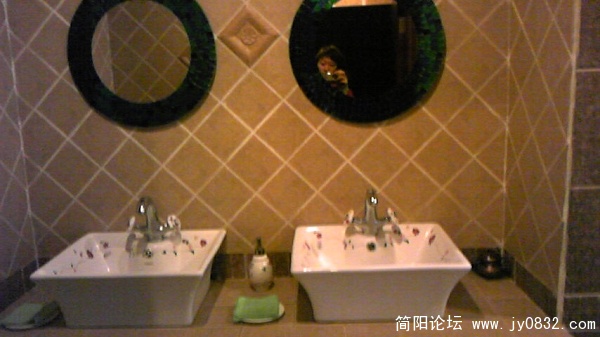 nEO_IMG_Image009.jpg