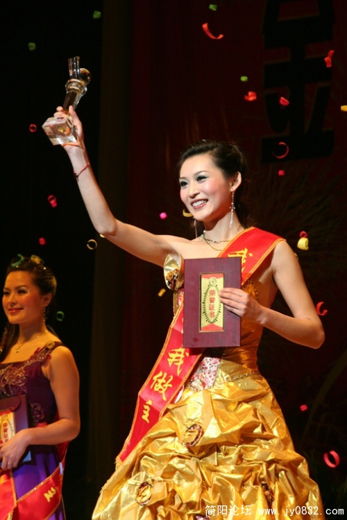 简阳城市形象大使    冠军—李 静邓 仲摄 拷贝.jpg