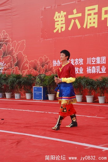 高级职中独唱天际.JPG