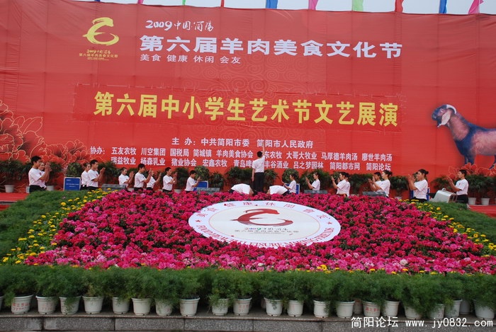 高级职中舞蹈在记忆中坚强.JPG
