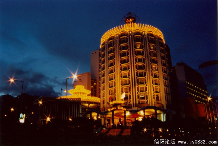 3-夜幕下的葡京酒店.jpg