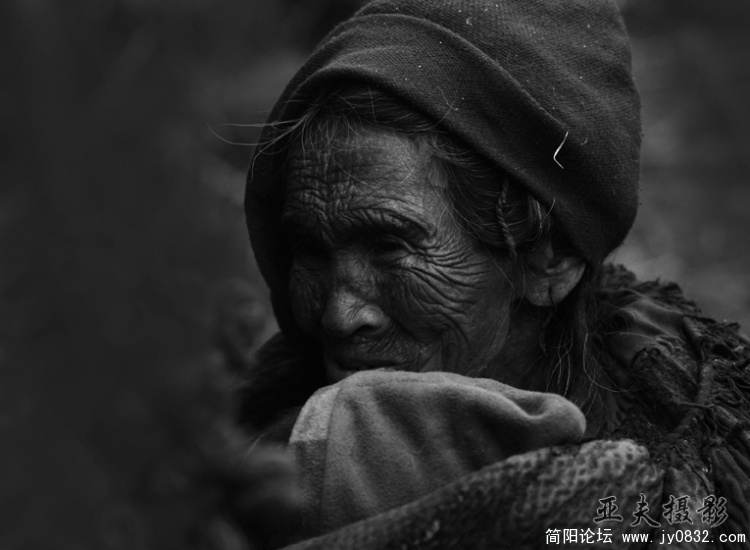 大凉山的贫困人们在期盼你的关心