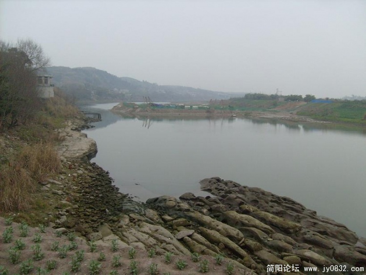 适合修建桥梁的地基