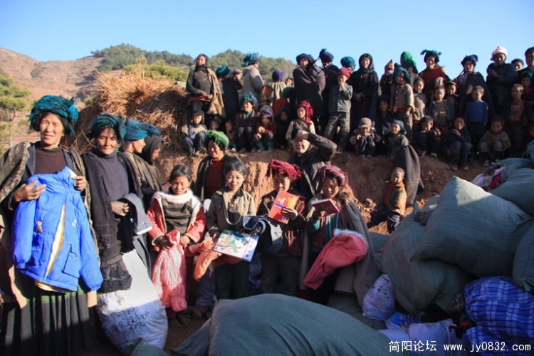   “好高兴啊，又象过年了。”