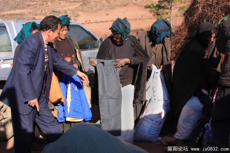 “这条新裤子走亲戚时穿上最体面。”