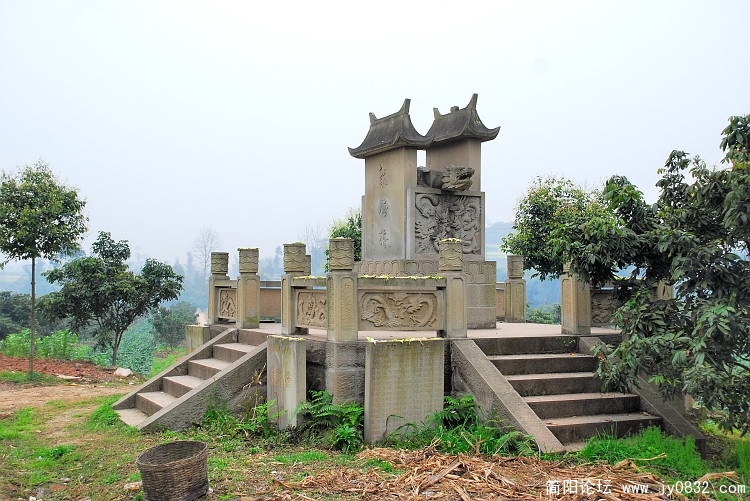 钦命保护“龙脑桥”的乾隆爷圣旨碑.JPG
