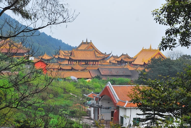 中峰寺及索道站.JPG