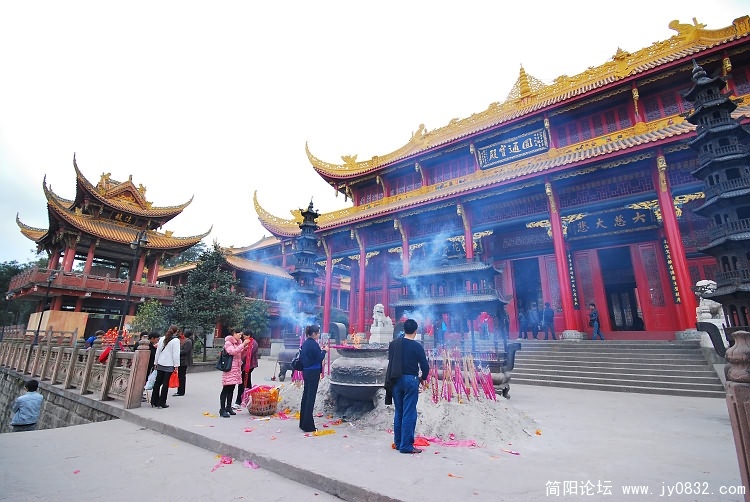 山上的“中峰寺”.JPG