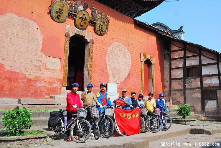 在荛坝古镇的合影.JPG