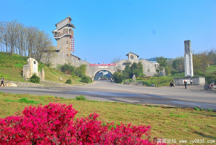 第二天，游玩兴文石林，又是一个大晴天。.jpg