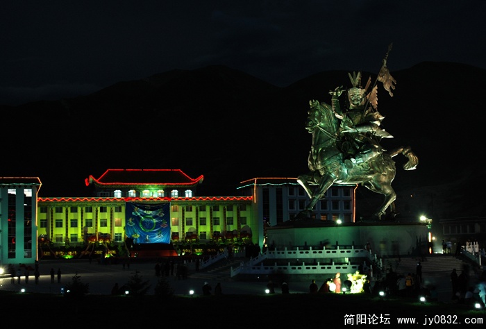 结古镇格萨尔广场