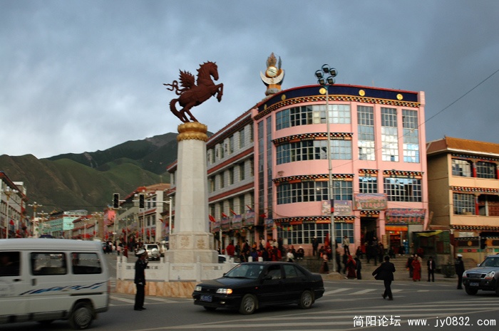 玉树结古镇街道
