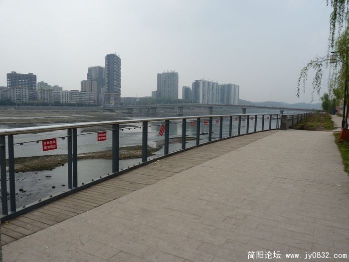 与美丽不相称的一幕