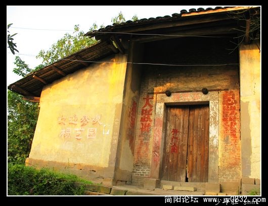 凉山馆大门.jpg