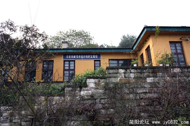 11f130085a1g214.jpg