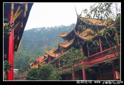 中云峰寺佛堂.jpg
