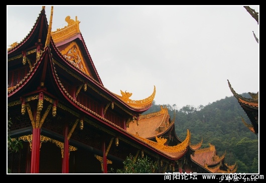 金碧辉煌中云峰.jpg
