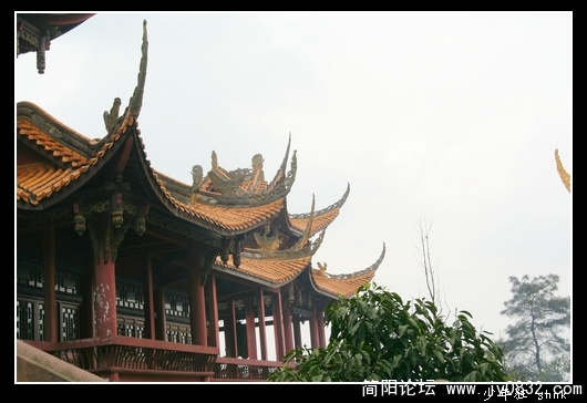 中云峰寺飞檐.jpg