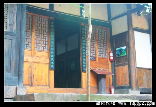 王朝闻故居陈列室.jpg