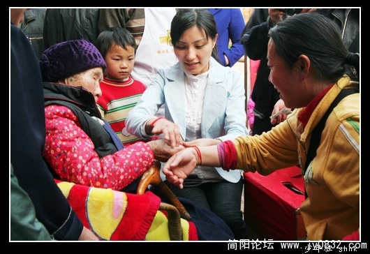 拴红绳.jpg