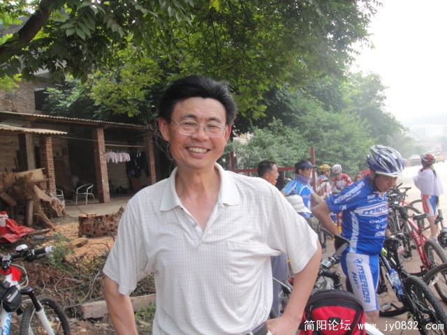 看.笑的好安逸