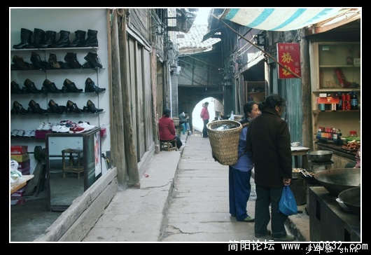 进去吃豆花饭？.jpg