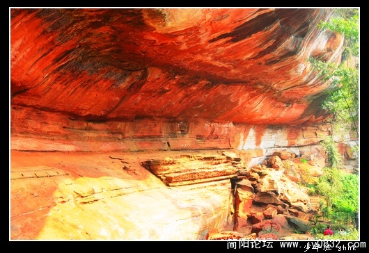 红 岩.jpg