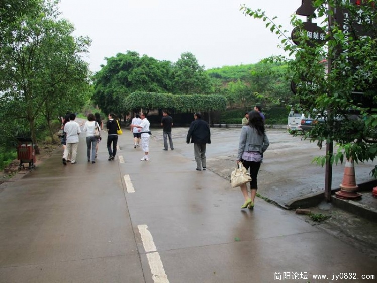 2010.6.5日车队龙泉湖活动 075.jpg