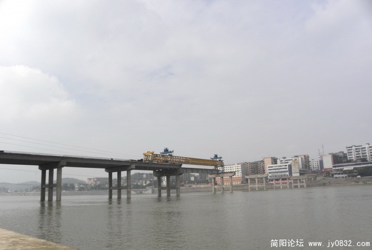 建设中的沱桥.jpg