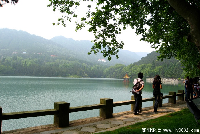 为毛主席洗澡修的--庐陵湖.JPG