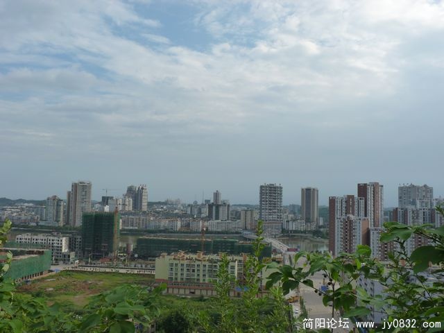 远眺雄州
