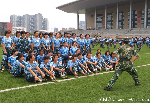 西财军训 (10).jpg