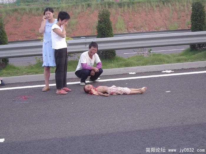 请看管好您的小孩.jpg