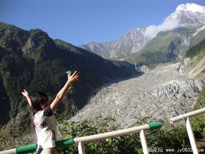 拥抱雪山.jpg