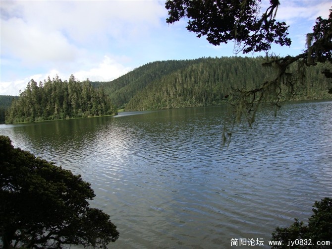 高原湖泊.jpg