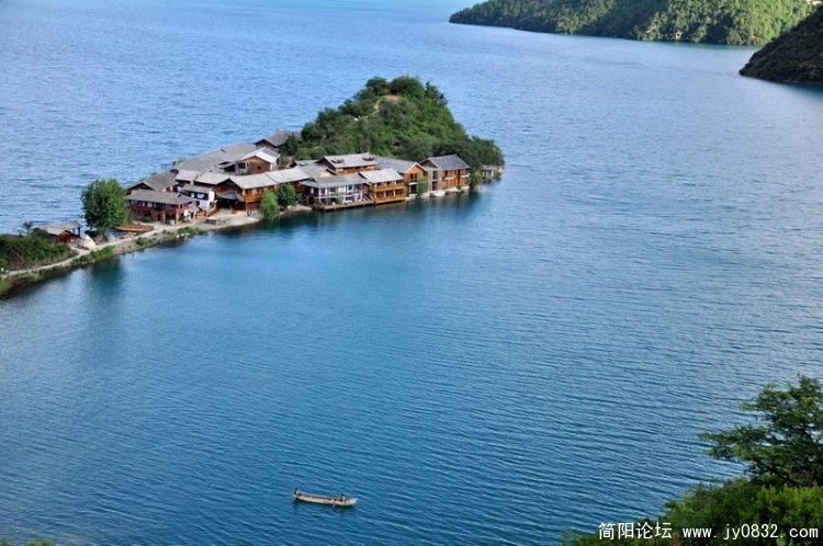 泸沽湖 (2).jpg