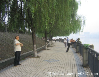 晨练者