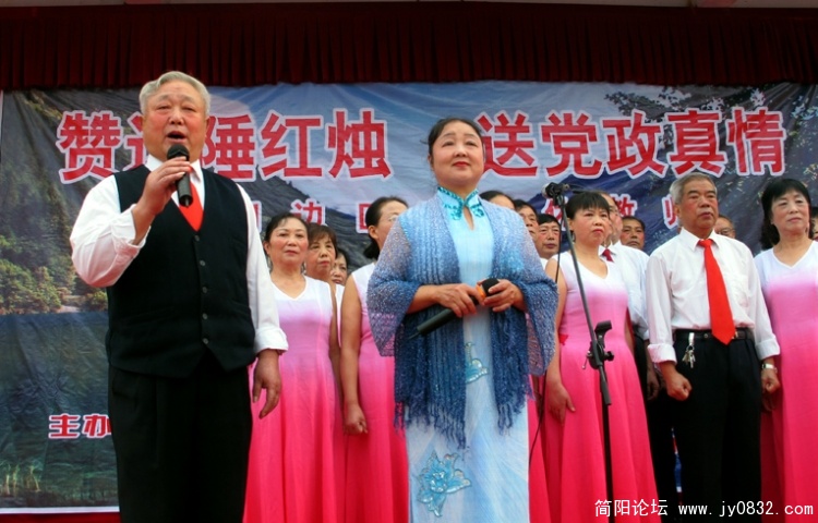 领唱齐唱《祝福中国》副本.jpg