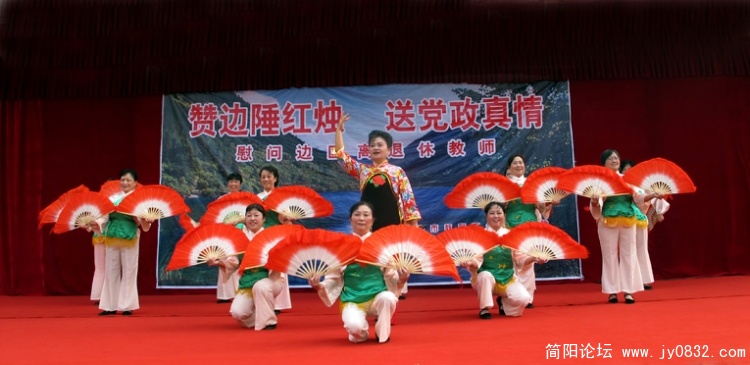 歌伴舞《山丹丹开花红艳艳》副本.jpg