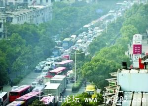 排队加柴油.jpg